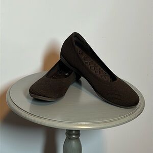 Black round toe Vivaia flats (Claire).  Size 40.